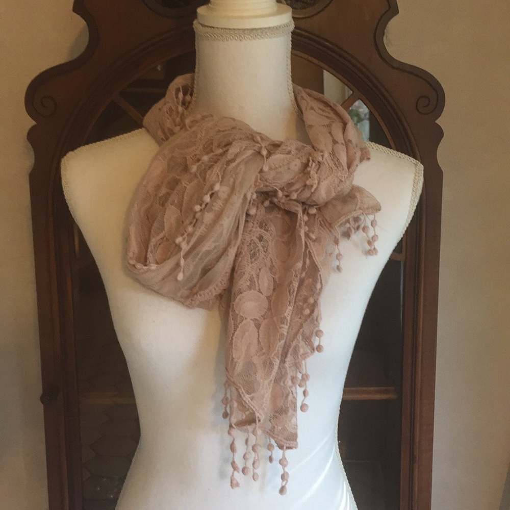 ♥️antique look pink lacy scarf♥️
